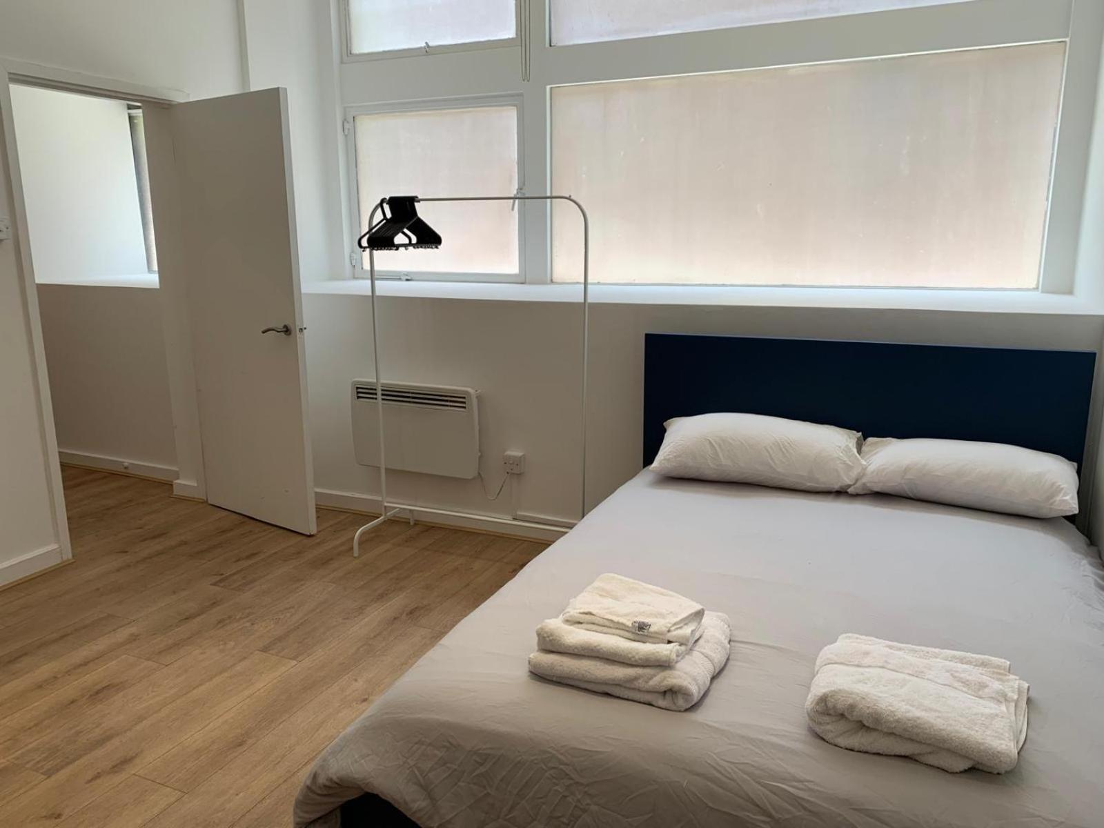 Mayfair Modern 2 Bed Appartamento